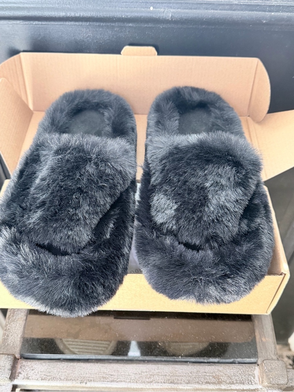 Chantomoo Black Faux Fur Cross Band Slippers